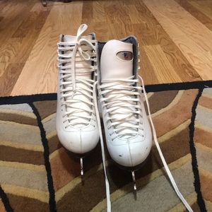 White Ridell Skates